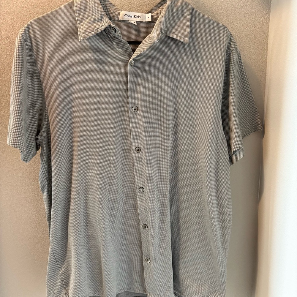 Men’s Calvin Klein Button-Down Collared T-Shirt Medium
